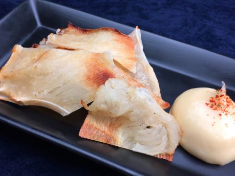 炙りえいひれ /長野県諏訪市の黒毛和牛もつ鍋と牛タンの居酒屋/宴屋とんぼ 